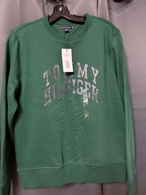 NWT Tommy Hilfiger sweatshirt
